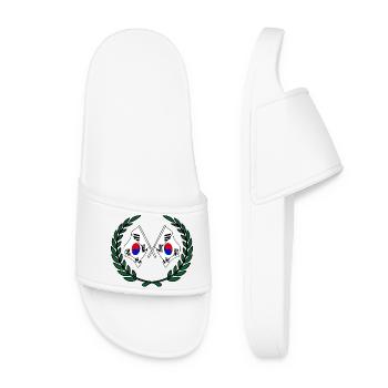 Flags South Korea in laurel wreath - Women’s Pool Sliders - white - Front