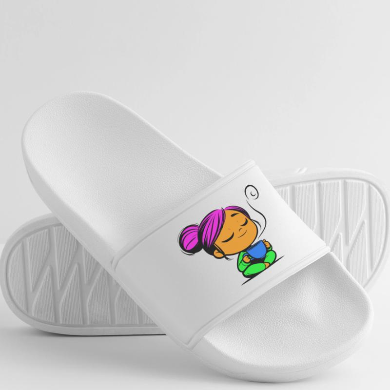 Tassmine enspannt mit einer Tasse Tee oder Kaffee Frauen Badelatschen