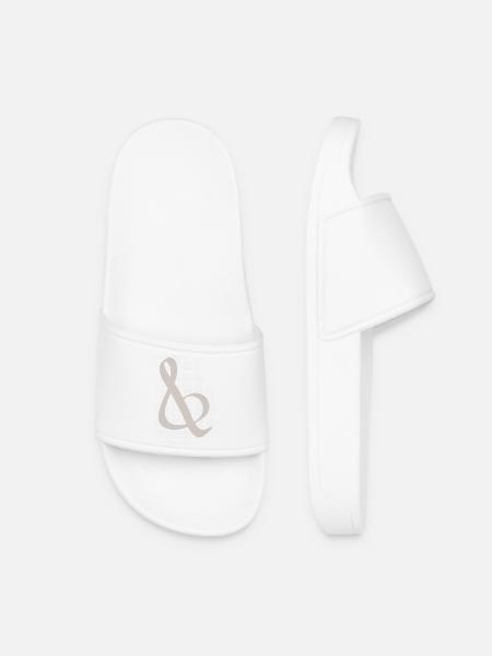 Brauner Ampersand im Punktmuster - Frauen Badelatschen - Weiß