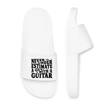 Never underestimate a guy with a guitar schwarz - Women’s Pool Sliders - white - Front