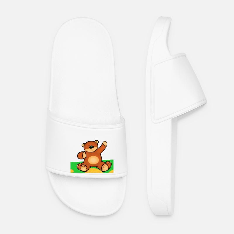 Niedlicher kleiner Teddybär, der im Gras sitzt - Frauen Badelatschen - Weiß