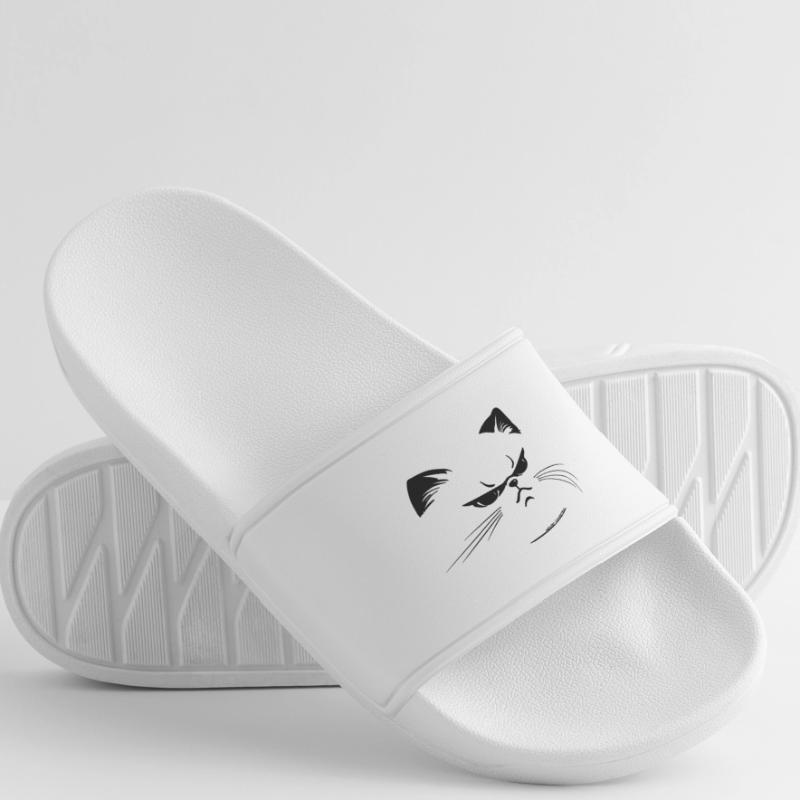 Mürrisch oder nicht? Frauen Badelatschen