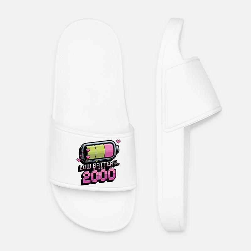 Y2K Retro – Low Battery Since 2000 - Frauen Badelatschen - Weiß