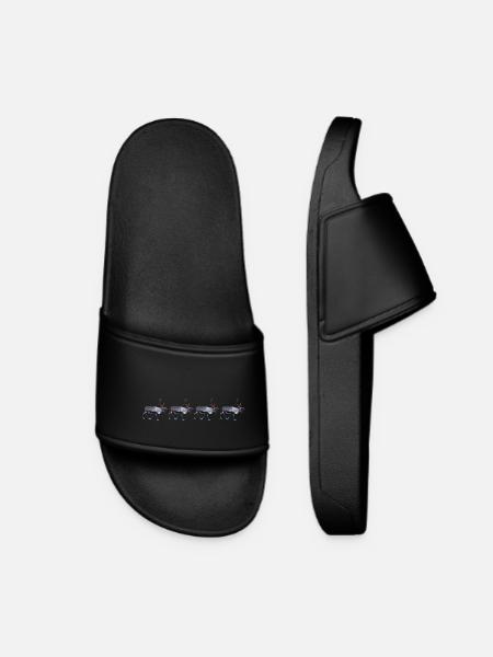 Traditional Reindeer Illustration in Winter Mood - Women’s Pool Sliders - black