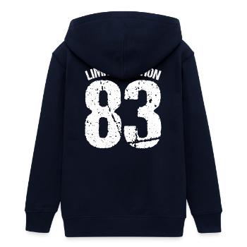 Limitierte Edition 83 Abzeichen - Teenager Organic Kapuzenjacke Mini Cultivator von Stanley/Stella - Navy - Hinten - AI Model Teenager Male light (155cm)