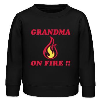 Grandma on fire !! - Kinder Organic Sweatshirt Mini Changer von Stanley/Stella - Schwarz - Vorne - AI Model Kid Male (0cm)
