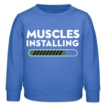 Muscles s’installant Progress Graphic - Sweat enfant bio Stanley/Stella - carolina blue - Devant - AI Model Kid Female (0cm)