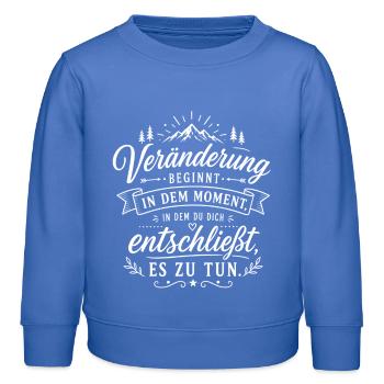 Veränderung beginnt im Moment - Kinder Organic Sweatshirt Mini Changer von Stanley/Stella - carolina Blue - Vorne - AI Model Kid Female (0cm)