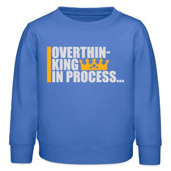 Overthinking In Process Lustig Grübeln Spruch Logo - Kinder Organic Sweatshirt Mini Changer von Stanley/Stella - carolina Blue - Vorne - AI Model Kid Female (0cm)