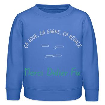 Ca_joue_ca_gagne_ca_regale - Sweat enfant bio Stanley/Stella - carolina blue - Devant - AI Model Kid Female (0cm)