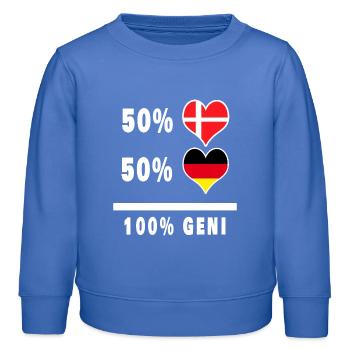 Allemagne et Danemark 100% drapeau de génie - Sweat enfant bio Stanley/Stella - carolina blue - Devant - AI Model Kid Female (0cm)