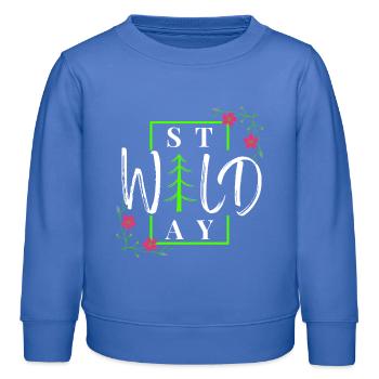 Stay Wild - Rustikaler Winterwald - Kinder Organic Sweatshirt Mini Changer von Stanley/Stella - carolina Blue - Vorne - AI Model Kid Female (0cm)