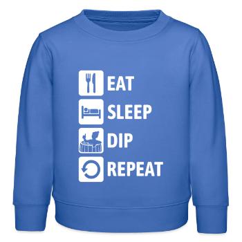 Eat Sleep Dip Repeat - Eisbaden - Winterbaden - Kinder Organic Sweatshirt Mini Changer von Stanley/Stella - carolina Blue - Vorne - AI Model Kid Female (0cm)