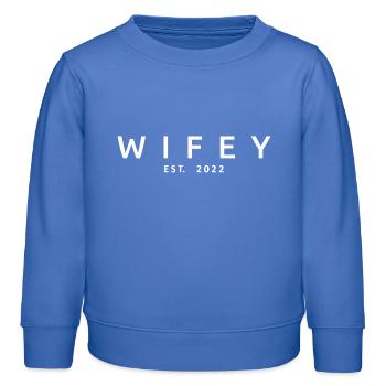 Wifey Est. 2022 Ehefrau to Be Verlobung Hochzeitsgeschenk - Kinder Organic Sweatshirt Mini Changer von Stanley/Stella - carolina Blue - Vorne - AI Model Kid Female (0cm)