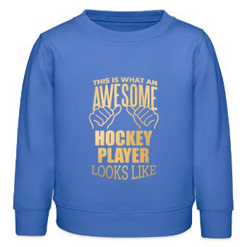 Hockey - Kinder Organic Sweatshirt Mini Changer von Stanley/Stella - carolina Blue - Vorne - AI Model Kid Female (0cm)