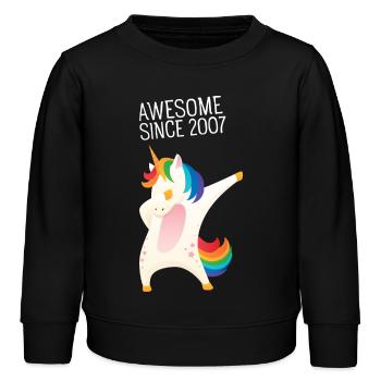 Awesome Since 2007 - Dabbing Unicorn - Kinder Organic Sweatshirt Mini Changer von Stanley/Stella - Schwarz - Vorne - AI Model Kid Male (0cm)
