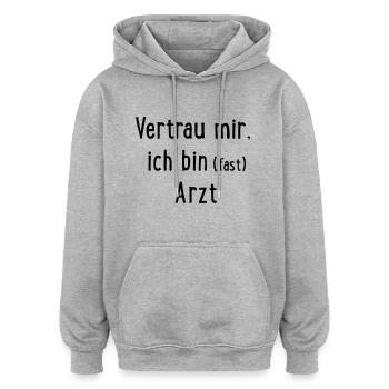 Vertrau mir, ich bin fast Arzt - Oversized Unisex Hoodie - Grau meliert - Vorne - Noah (186cm)