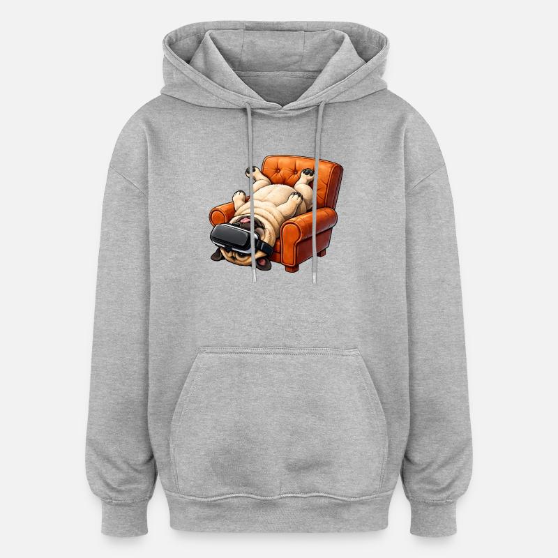 Mops mit VR Brille im Sessel - Oversized Unisex Hoodie - Grau meliert