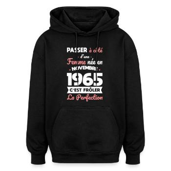60. Geburtstag - geboren im November 1965 - Oversized Unisex Hoodie - Schwarz - Vorne - Noah (186cm)
