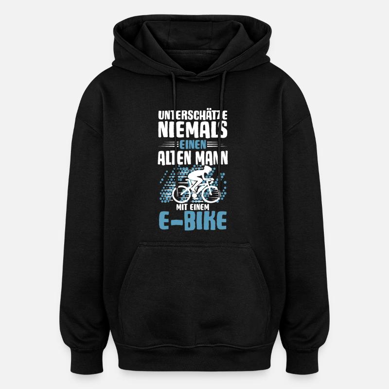 Alter Mann mit E-Bike - Oversized Unisex Hoodie - Schwarz