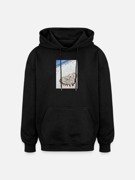 Heart of shells on the beach - Oversized Unisex Hoodie - black