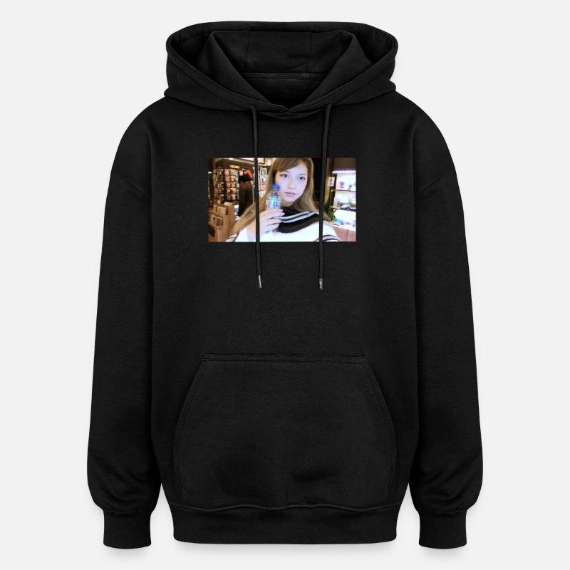 Portrait d’un modèle au musée - Sweat à capuche oversize unisexe - noir