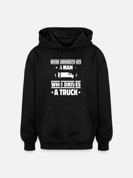 Onderschat nooit een man in de vrachtwagen! - Oversized uniseks hoodie - zwart