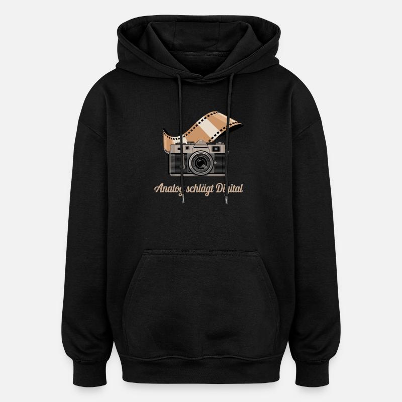  Analog schlägt Digital Retro Kamera - Oversized Unisex Hoodie - Schwarz