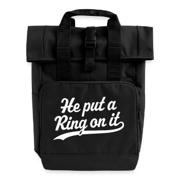 Er steckte einen Ring daran - Rolltop Rucksack mit zwei Griffen - Schwarz - Vorne