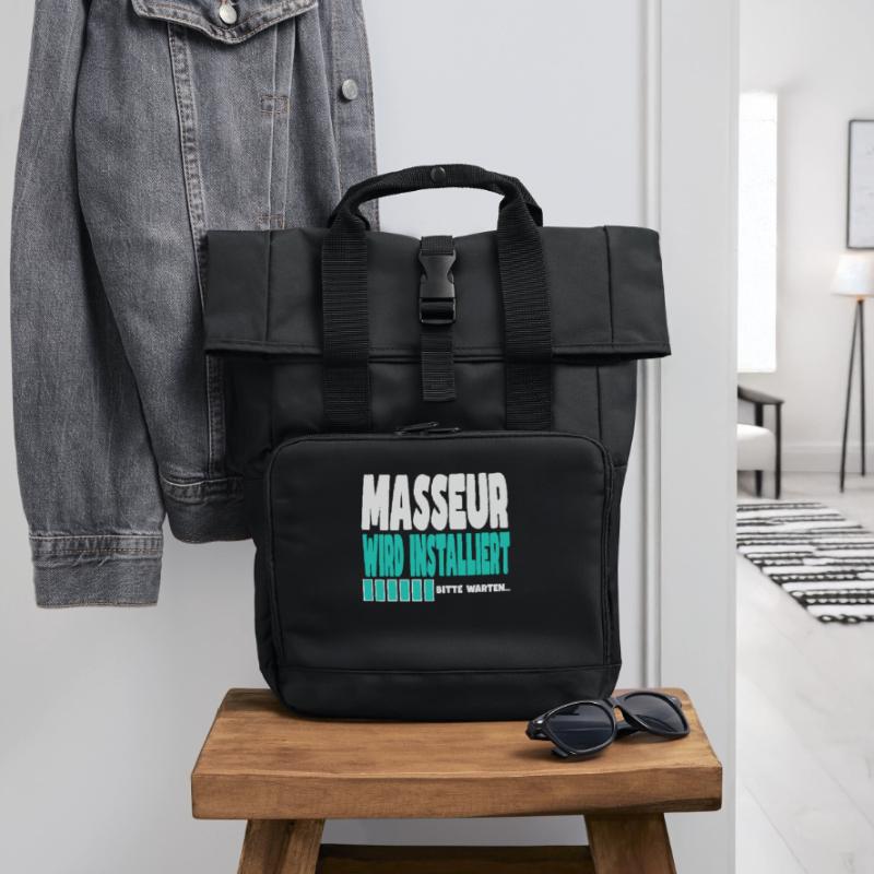 Masseur wird installiert Rolltop Rucksack mit zwei Griffen