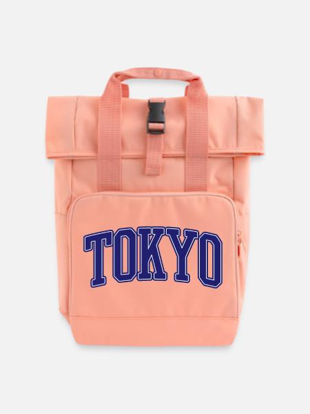 Tokyo Varsity Blau Schriftzug - Rolltop Rucksack mit zwei Griffen - Chintzrosa