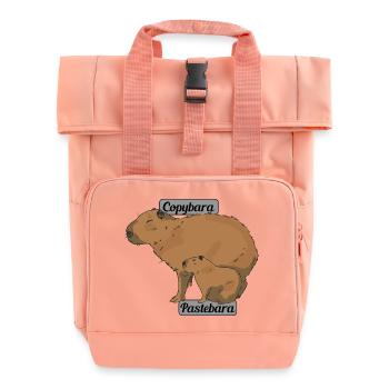 Capybara Familie Copybara Pastebara lustig - Rolltop Rucksack mit zwei Griffen - Chintzrosa - Vorne