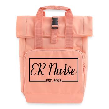 2023 Graduate Nursing Student Geschenk - Rolltop Rucksack mit zwei Griffen - Chintzrosa - Vorne