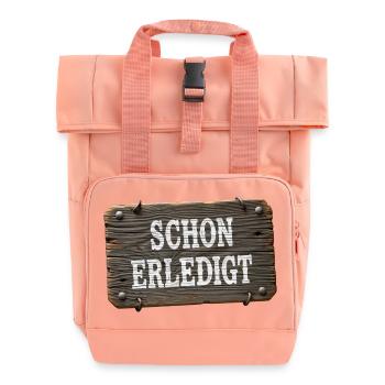 Schon erledigt – rustikales Werkstatt Schild - Rolltop Rucksack mit zwei Griffen - Chintzrosa - Vorne