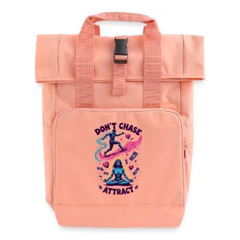 Lustiges meditatives Zitat | Jagen Sie nicht dem Anziehen hinterher - Rolltop Rucksack mit zwei Griffen - Chintzrosa - Vorne