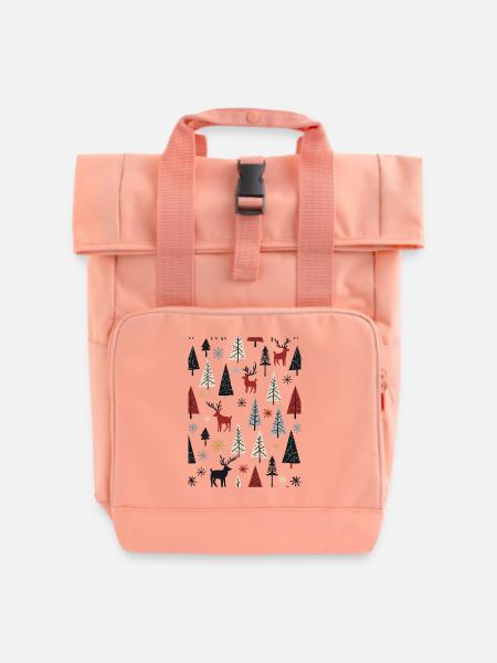 Skandinavische Weihnachtselemente und Winterbäume - Rolltop Rucksack mit zwei Griffen - Chintzrosa