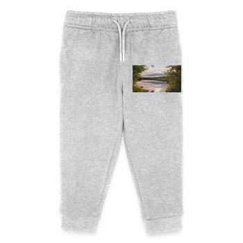 Spiegelung am Seeufer: Abendruhe - Kinder Organic Jogginghose Mini Mover von Stanley/Stella - Grau meliert - Vorne