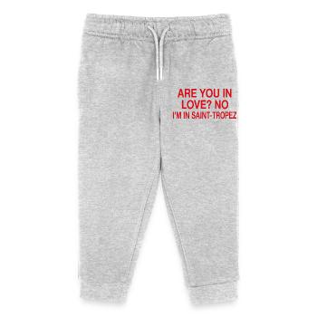 In Love Nein, ich bin in Saint-Tropez | Reisehumor - Kinder Organic Jogginghose Mini Mover von Stanley/Stella - Grau meliert - Vorne