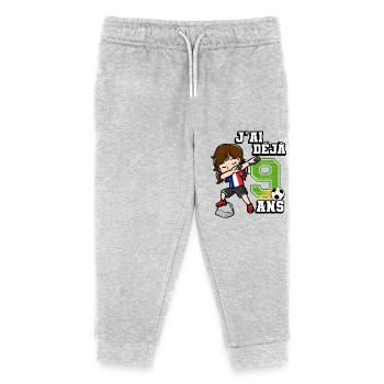 Fußball Mädchen Ich bin schon 9e Geburtstag - Kinder Organic Jogginghose Mini Mover von Stanley/Stella - Grau meliert - Vorne