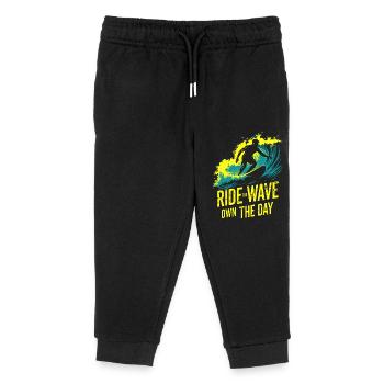 Surfer Ride the Wave – Own the Day Spruch - Kinder Organic Jogginghose Mini Mover von Stanley/Stella - Schwarz - Vorne