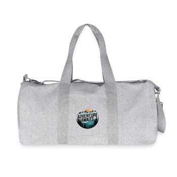 Adventure Awaits – Bergpanorama - Recycelte Canvas-Sporttasche von Stanley/Stella - Grau meliert - Vorne