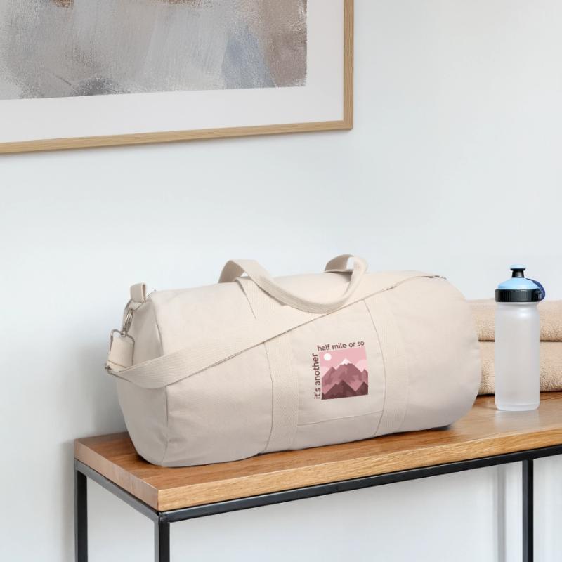 Es ist eine weitere halbe Meile oder so Bergwandern Recycelte Canvas-Sporttasche von Stanley/Stella
