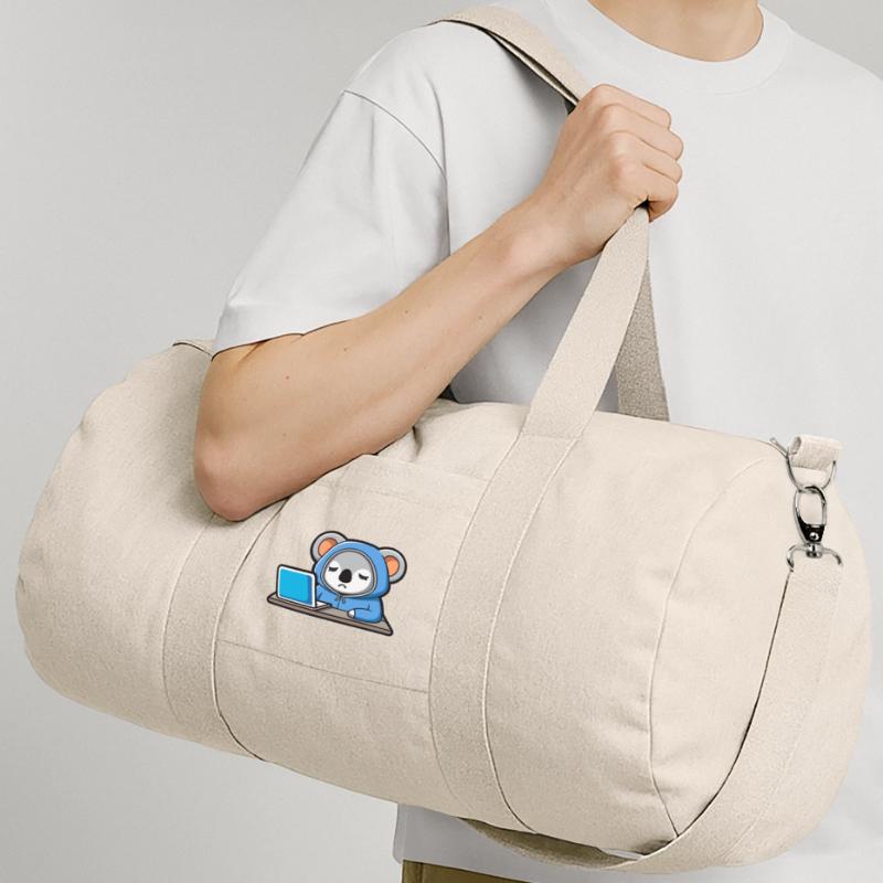 Un mignon koala hacker dort dans un sweat à capuche devant le PC Sac de sport en toile recyclée Stanley/Stella
