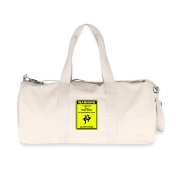 Warnung! Dieses Mädchen macht Krav Maga - Recycelte Canvas-Sporttasche von Stanley/Stella - Naturweiß - Vorne