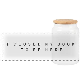 I closed my book to be here - Panorama Keksdose mit Holzdeckel - Weiß - Vorne