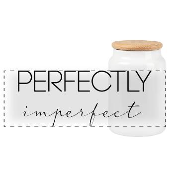 perfectly imperfect - Panoramic Cookie Jar with Wooden Lid - white - Front