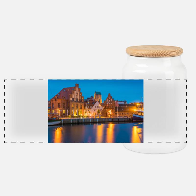 Wismar am Abend - Panorama Keksdose mit Holzdeckel - Weiß