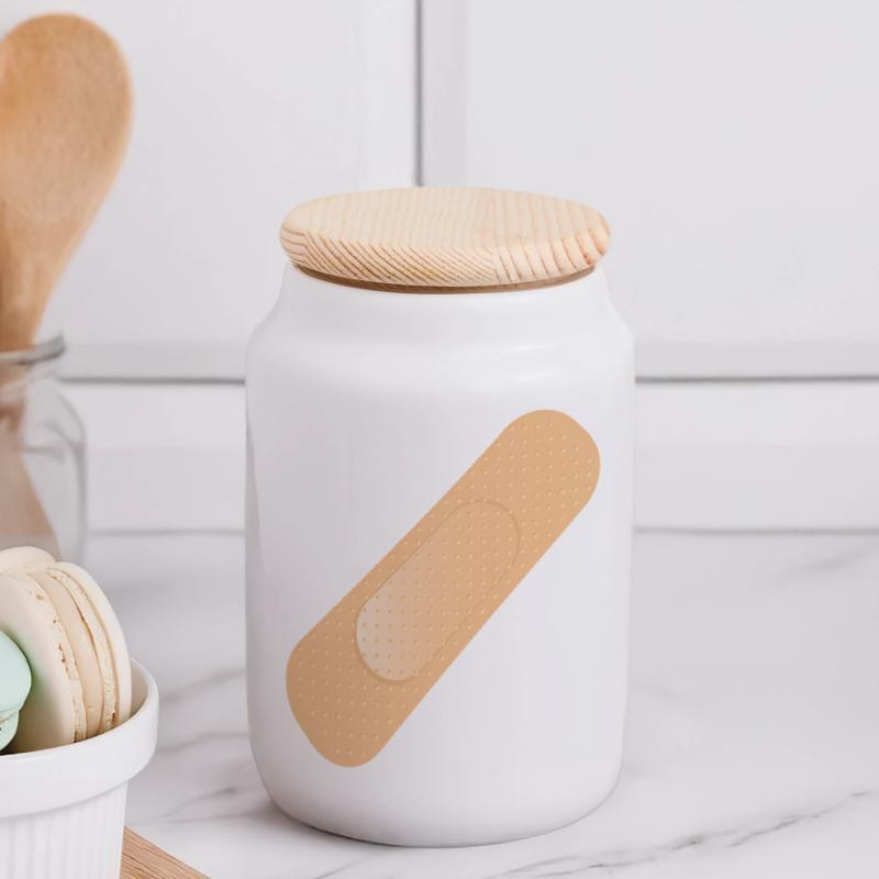 Un dispositif simple de fixation comme élément de conception Boîte à biscuits avec couvercle en bois