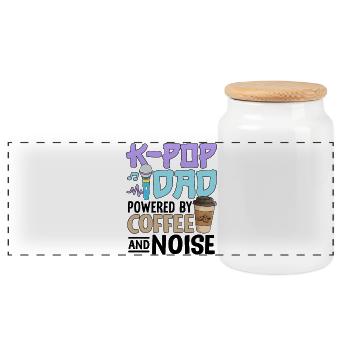 K Pop Dad Powered By Coffee And Noise - Panorama Keksdose mit Holzdeckel - Weiß - Vorne