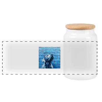 Hund vor blauer Wand treu hinauf blickend - Panorama Keksdose mit Holzdeckel - Weiß - Vorne